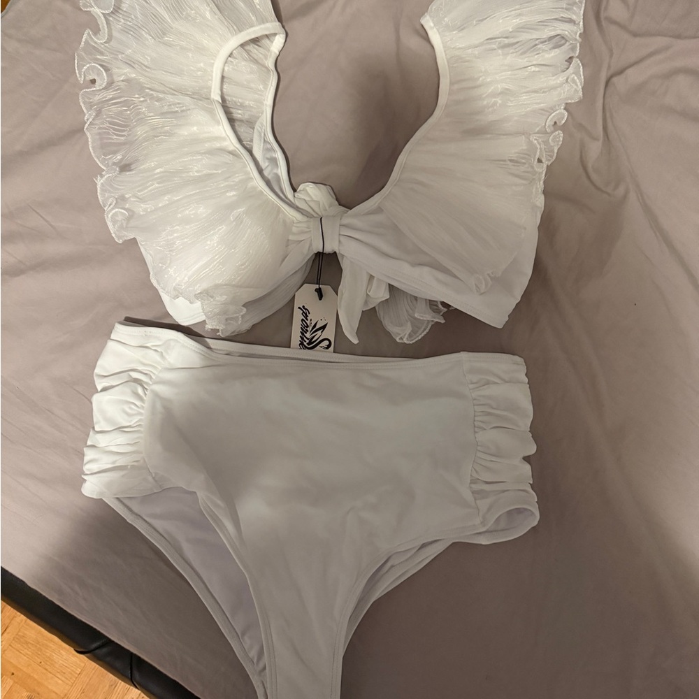 Elegant White Ruffled Women's swim Set